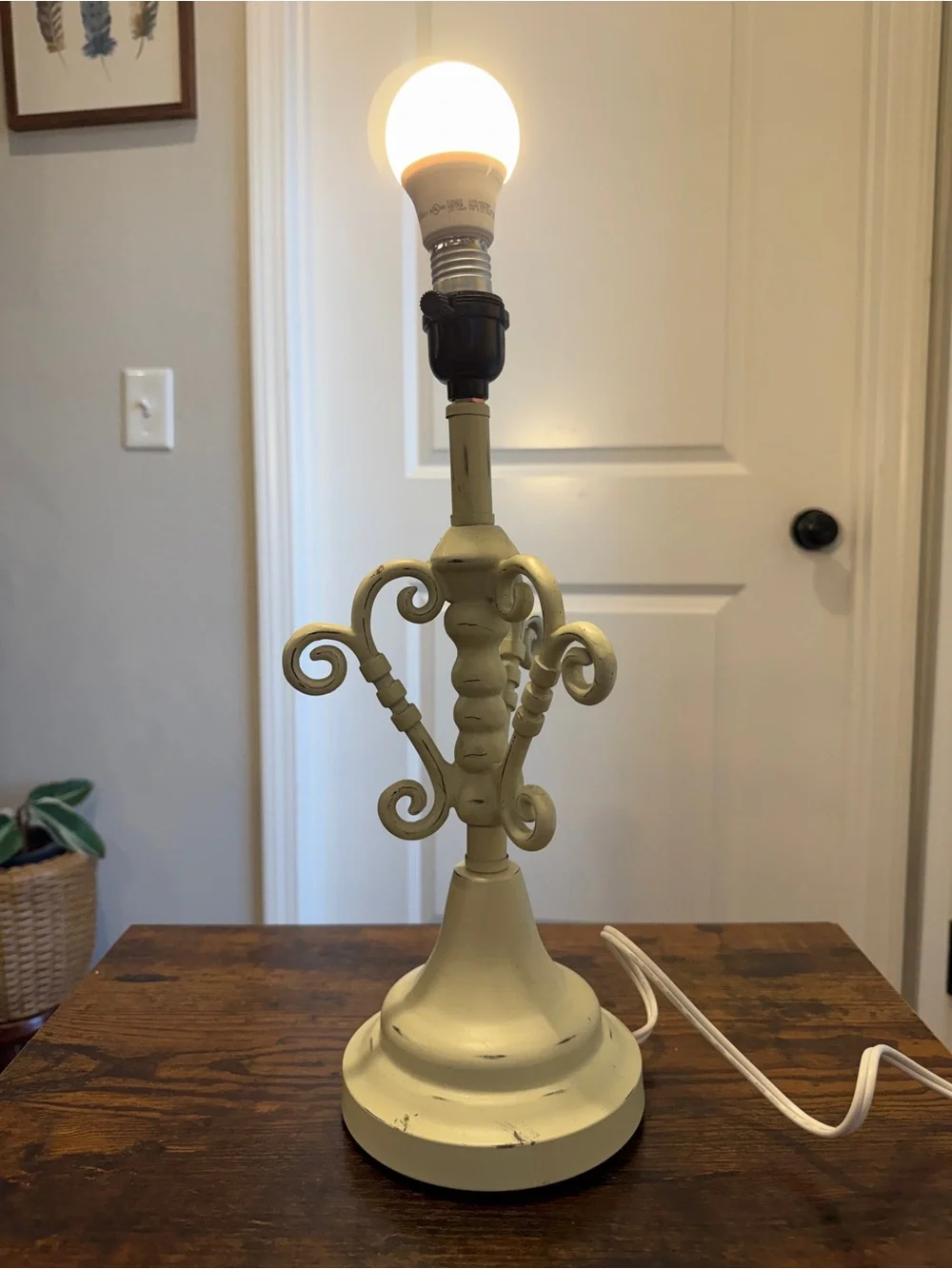 Vintage French Provincial Cream Metal Table Lamp